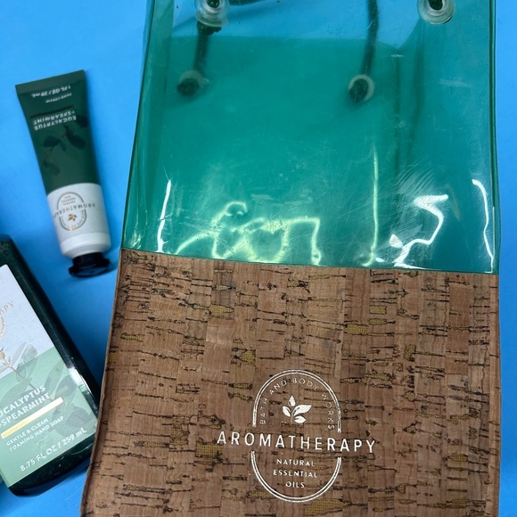 Bath & Body Works Eucalyptus Spearmint Gift Bag Set - Picture 6 of 7